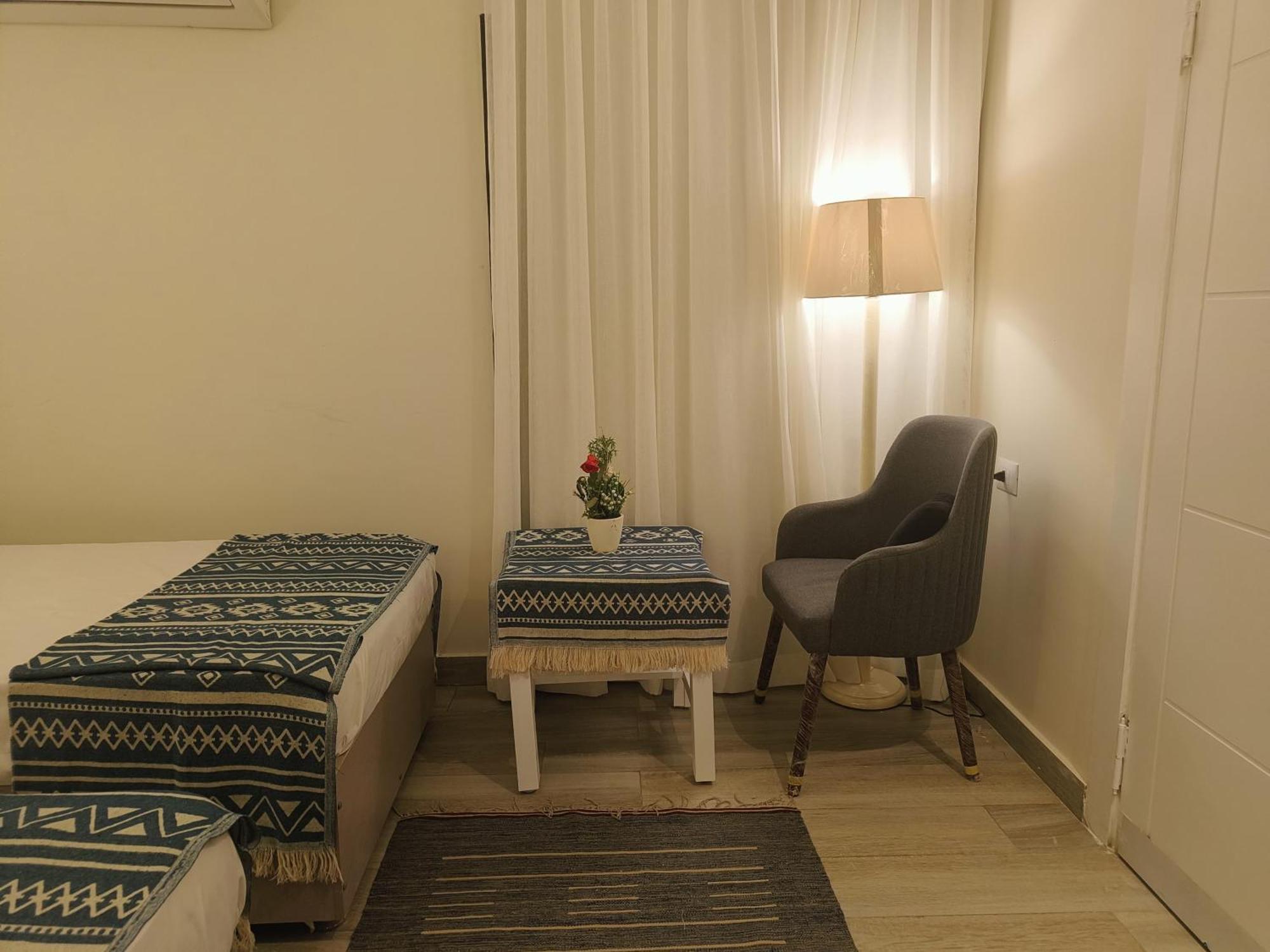 Maria Pyramids House Hotel Kafret el-Gabal Eksteriør billede